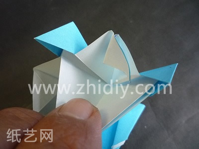 折纸鲶鱼折法教程制作第二十九步