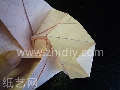 折纸玫瑰制作教程第十九步