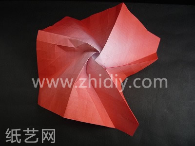 方形折纸玫瑰制作教程第十七步