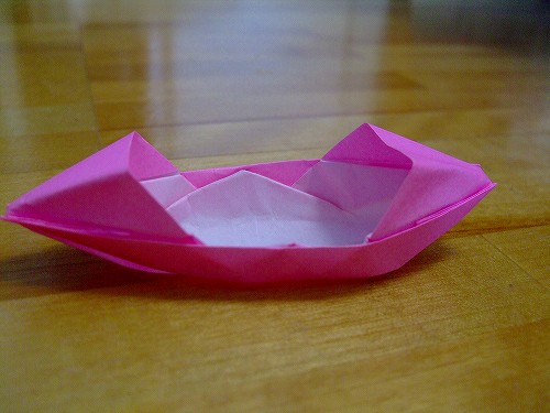 儿时最常见的折纸小船制作教程完成后效果图