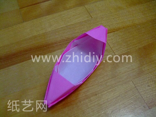 儿时最常见的折纸小船制作教程第十六步