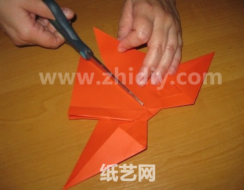 可爱的折纸蝴蝶结制作教程制作过程中的第二十一步