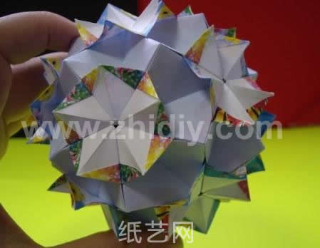 五角星纸球花制作教程已经全部完成啦，是不是非常漂亮的纸球花呢