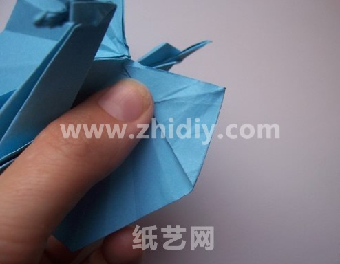 折纸飞龙的许多细节部分还需要进行一个处理