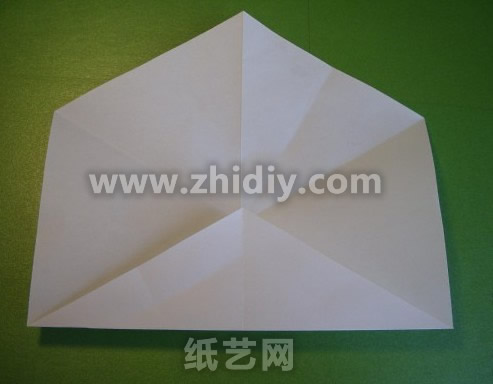 折痕对于折纸制作来说是非常重要的，在许多折纸中都是这样的