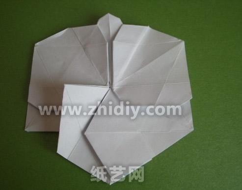 折纸蝴蝶兰纸艺花制作教程折纸过程中的第四十六步