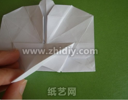 折纸蝴蝶兰纸艺花制作教程折纸过程中的第五十步