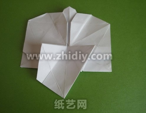 折纸蝴蝶兰纸艺花制作教程中的第五十一步