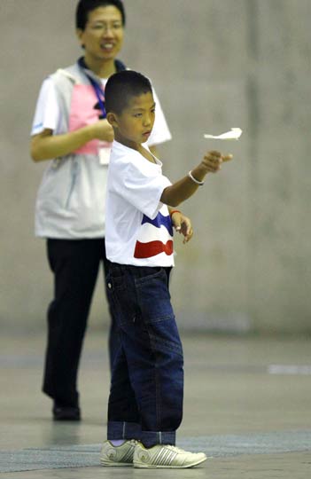 日本举行折纸飞机大赛