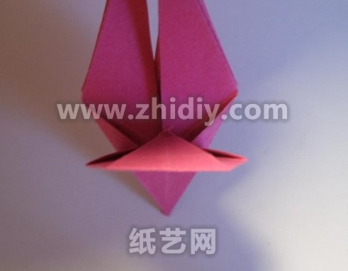 折纸倒挂金钟纸艺花制作教程折纸过程中的第四十五步