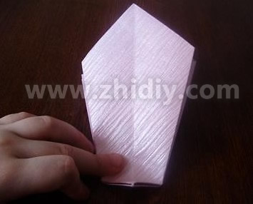 折纸花瓶制作教程折纸过程中的第六步