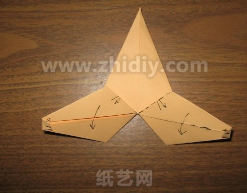 圣诞驯鹿折纸教程折纸过程中的第六步