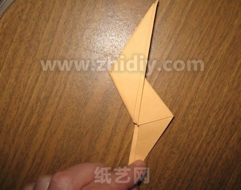 圣诞驯鹿折纸教程折纸过程中的第十步