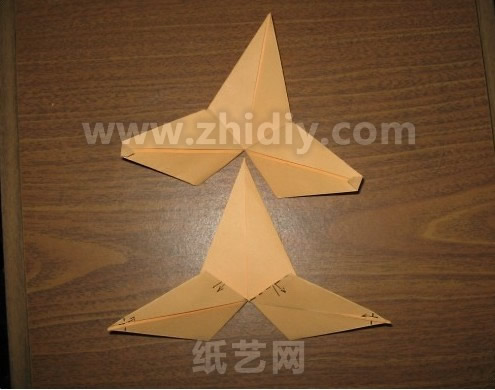 圣诞驯鹿折纸教程折纸过程中的第五步
