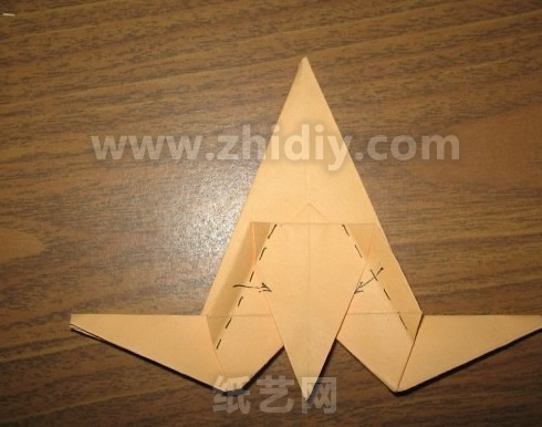 圣诞驯鹿折纸教程折纸过程中的第十六步