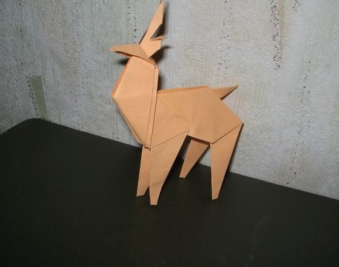 圣诞驯鹿折纸教程完成后的效果图