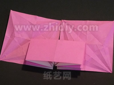 三联千纸鹤折纸教程制作过程中的第十一步