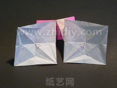 三联千纸鹤折纸教程制作过程中的第十五步