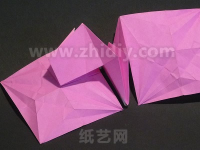 三联千纸鹤折纸教程制作过程中的第二十一步