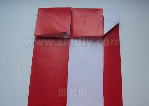 折纸圣诞老人制作教程制作过程中的第十一步