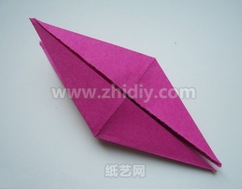 这是折纸中比较常见的一种结构，也就是折纸鸟的基础结构