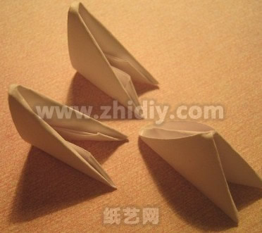 折纸三角插虽然比折纸简单，但是还是有些难度的