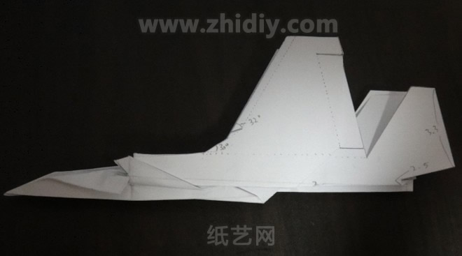F-35A战斗机折纸教程图解制作过程中的第三十一步