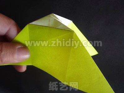 飞翔的千纸鹤折纸教程制作过程中的第二十步