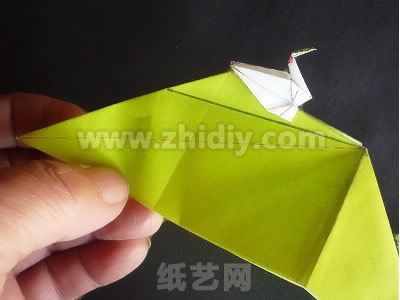 现在已经开始有折纸千纸鹤的样子了
