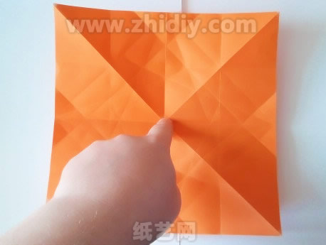 可以看到任何折纸都会使用到手的辅助