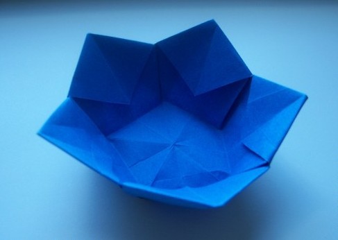 折纸盘子制作教程完成后精美的效果图