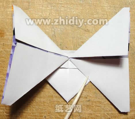 蝴蝶手工折纸教程与图解制作过程中的第五步
