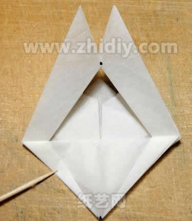 蝴蝶手工折纸教程制作过程中的第十步