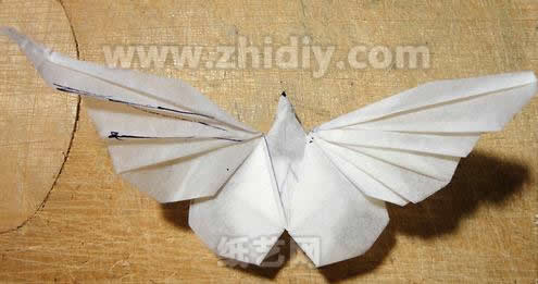 继续制作更加复杂的折纸蝴蝶翅膀