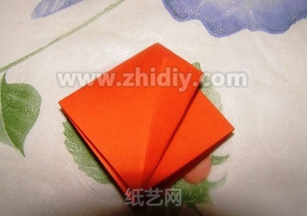 这是一个基本的折纸方形的制作方式