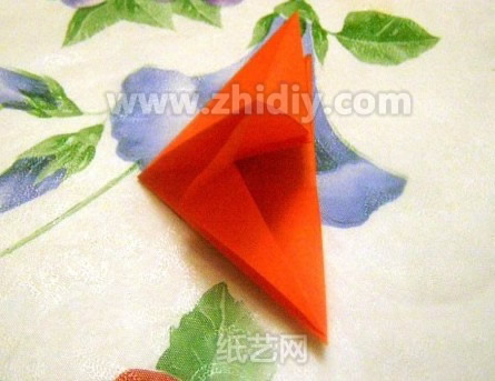 手工折纸纸艺花制作教程制作过程中的第十五步