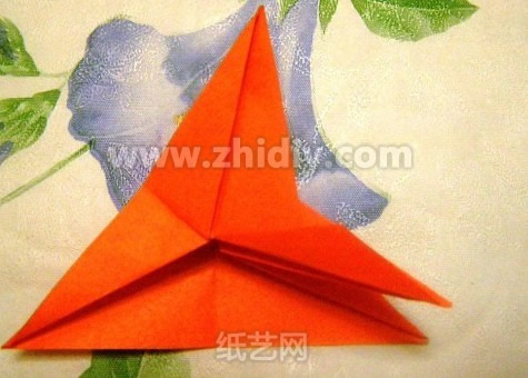 手工折纸纸艺花制作教程制作过程中的第二十一步