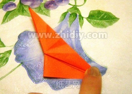 手工折纸纸艺花制作教程制作过程中的第二十六步