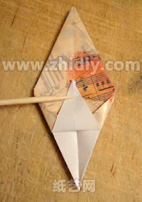 现在还是在制作一个折纸的菱形
