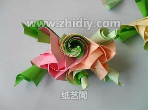 折纸玫瑰纸球花手工制作教程制作过程中的第十五步