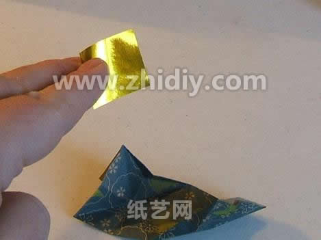 铜箔片在这里可以给纸球花增加亮度