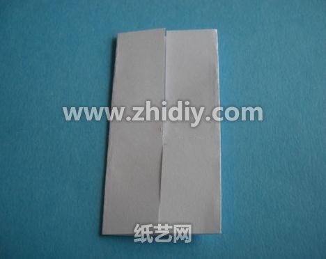 纸张折痕的制作可以保证折纸裙子的质量