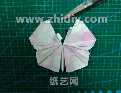手工折纸蝴蝶折纸教程完成后精美的效果图
