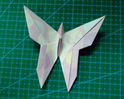 折纸蝴蝶制作教程完成后精美的效果图
