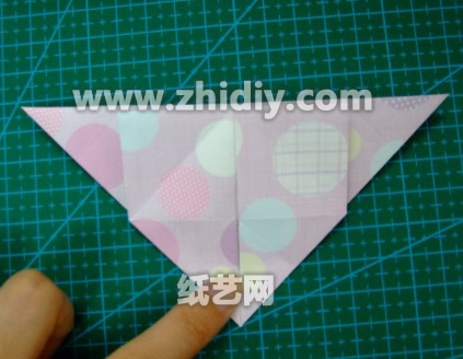 手工制作折纸蝴蝶教程制作过程中的第十一步