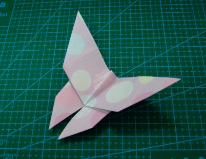 手工制作折纸蝴蝶教程完成后精美的效果图