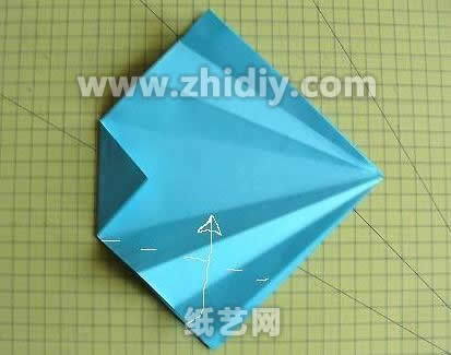 折纸的操作根据折痕可以制作出许多好的作品来
