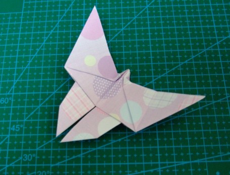 折纸蝴蝶手工制作教程完成后精美的效果图