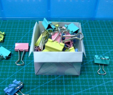 折纸小盒子手工制作教程完成后精美的效果图
