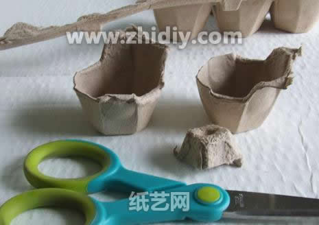 剪刀也可以在卫生纸筒纸艺花的制作中发挥作用